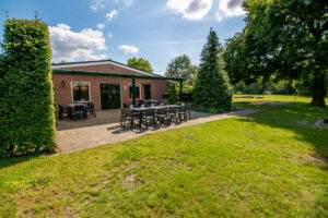 Terras Groepsaccommodatie Eikenboom
